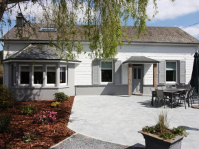 Very nice holiday home located on a large secured park
